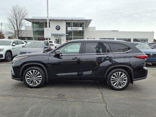 Midnight Black Metallic 2021 Toyota Highlander Platinum