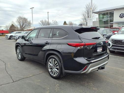 Midnight Black Metallic 2021 Toyota Highlander Platinum