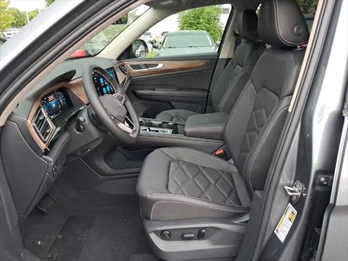 2025 Volkswagen Atlas 2.0T SE w/Technology 4MOTION