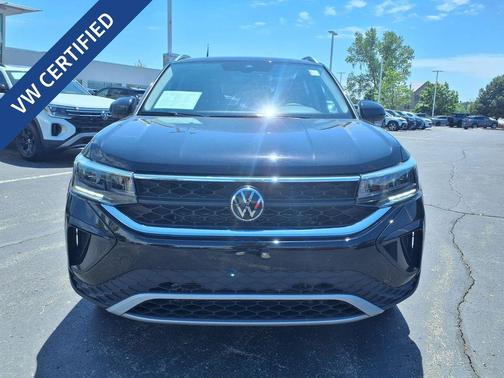 White 2023 Volkswagen Taos 1.5T SE