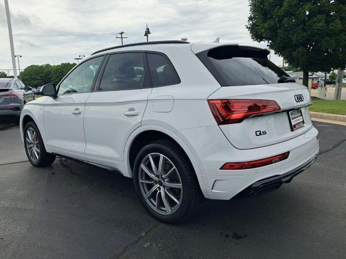 Glacier White Metallic 2024 Audi Q5 55 S line Premium Plus