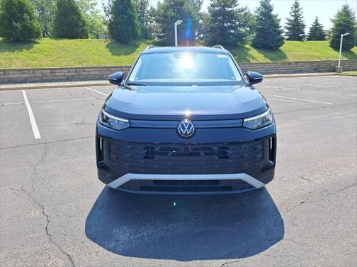 2025 Volkswagen Tiguan 2.0T SE 4MOTION