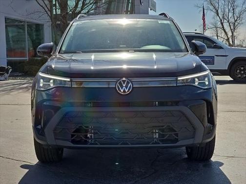 2025 Volkswagen Taos 1.5T SE Black