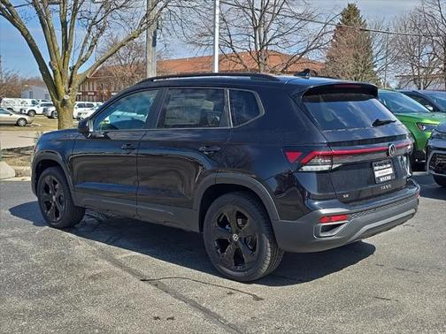 2025 Volkswagen Taos 1.5T SE Black