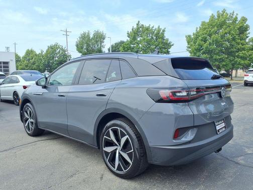 Deep Black Pearl 2023 Volkswagen ID.4 AWD Pro S