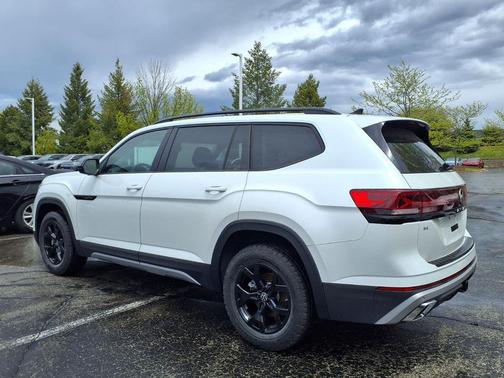 Opal White Pearl 2026 Volkswagen Atlas Peak Edition