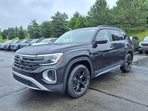 Deep Black 2026 Volkswagen Atlas Peak Edition