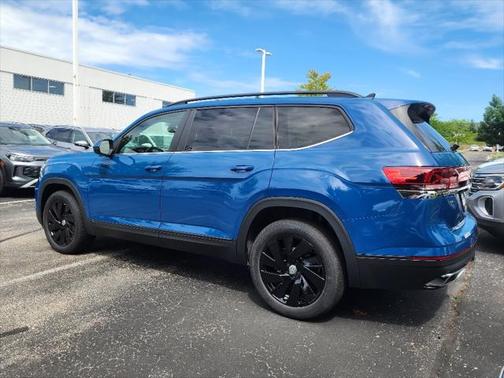 2025 Volkswagen Atlas 2.0T SE w/Technology 4MOTION