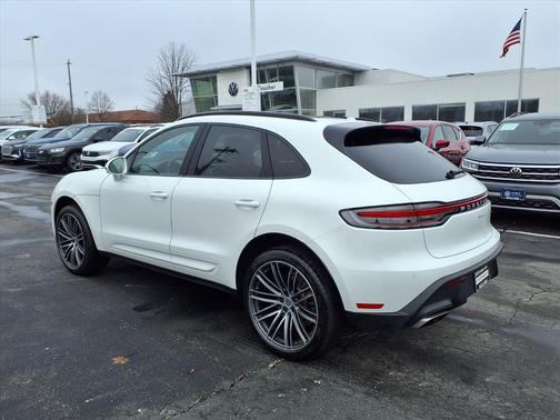2024 Porsche Macan Base