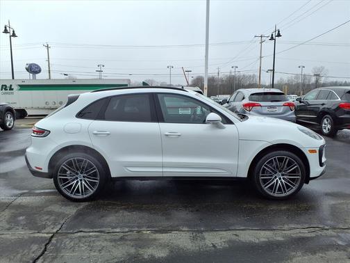 2024 Porsche Macan Base
