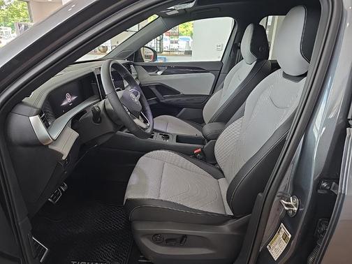 2025 Volkswagen Tiguan 2.0T SE R-Line Black 4MOTION