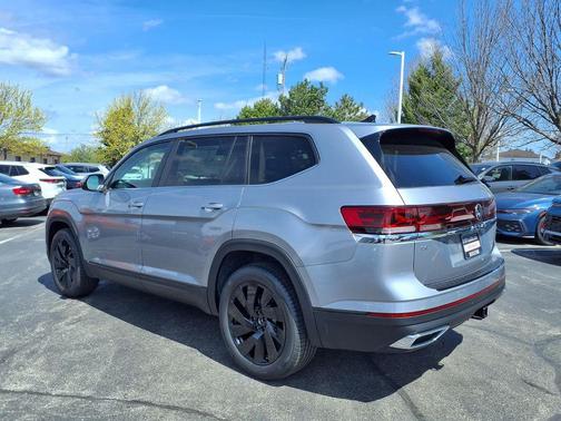 Silver Mist 2026 Volkswagen Atlas 2.0T SE w/Technology 4MOTION