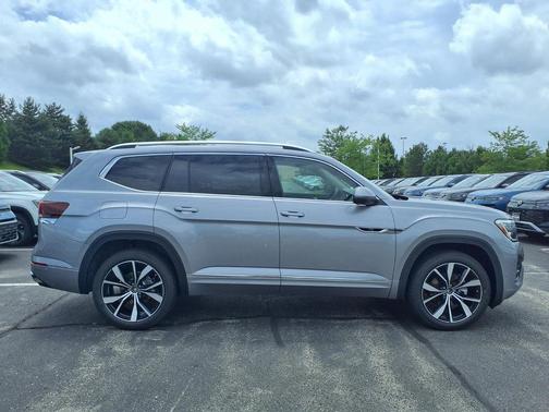 Silver Mist 2026 Volkswagen Atlas 2.0T SEL Premium R-Line 4MOTION