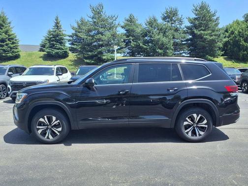 Deep Black 2026 Volkswagen Atlas 2.0T SE
