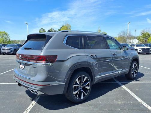 Pure Gray 2026 Volkswagen Atlas 2.0T SEL Premium R-Line 4MOTION