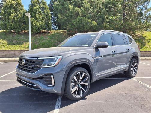 Pure Gray 2026 Volkswagen Atlas 2.0T SEL Premium R-Line 4MOTION