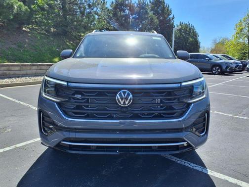 Pure Gray 2026 Volkswagen Atlas 2.0T SEL Premium R-Line 4MOTION