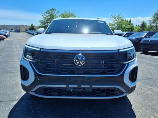 opal white pearl 2026 Volkswagen Atlas Cross Sport 2.0T SE w/Technology 4MOTION