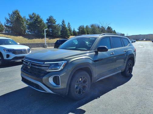 Avocado Green Pearl 2026 Volkswagen Atlas Peak Edition