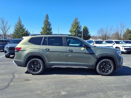 Avocado Green Pearl 2026 Volkswagen Atlas Peak Edition