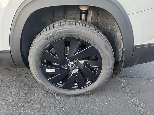 2025 Volkswagen Atlas 2.0T SE w/Technology 4MOTION