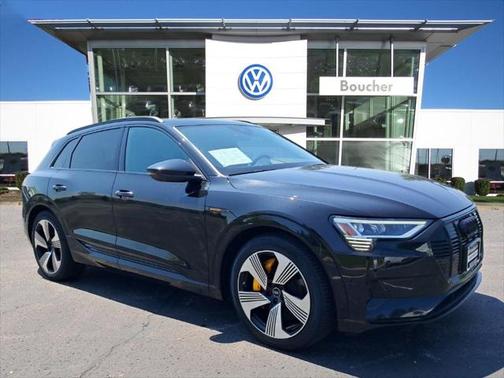 2022 Audi e-tron Premium Plus