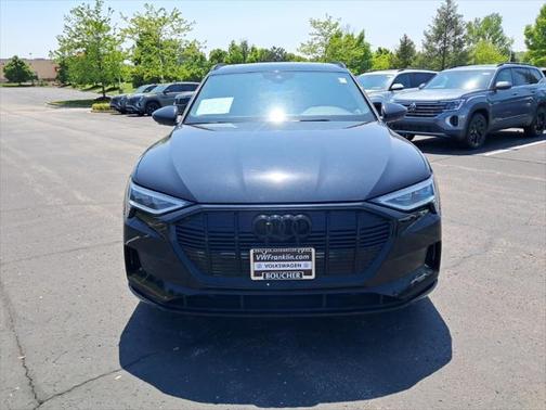 2022 Audi e-tron Premium Plus