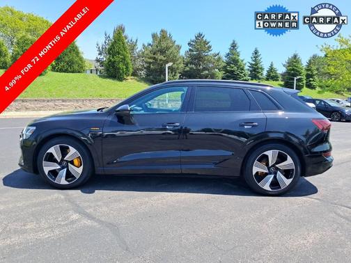 2022 Audi e-tron Premium Plus