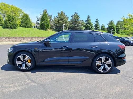2022 Audi e-tron Premium Plus