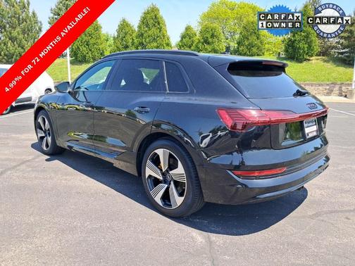 2022 Audi e-tron Premium Plus