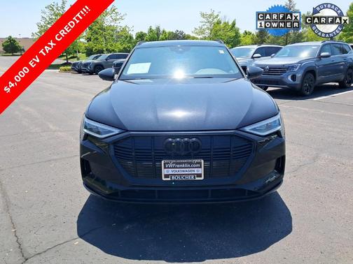 2022 Audi e-tron Premium Plus