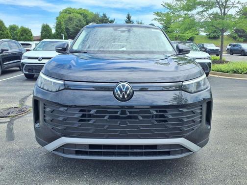 Deep Black 2026 Volkswagen Tiguan 2.0T SE 4MOTION