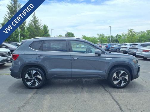 Platinum Gray Metallic 2024 Volkswagen Taos 1.5T SE