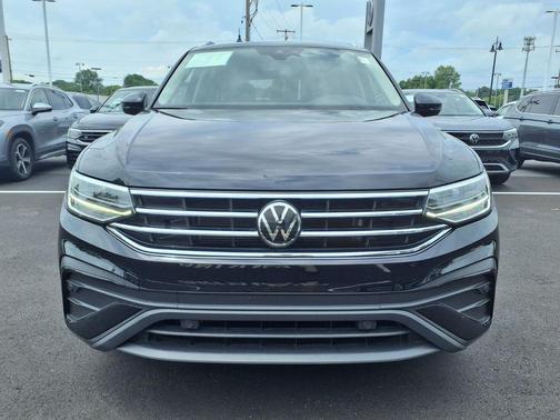 Deep Black 2023 Volkswagen Tiguan 2.0T SE 4MOTION