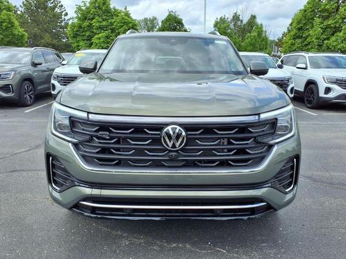 Avocado Green Pearl 2026 Volkswagen Atlas 2.0T SEL Premium R-Line 4MOTION