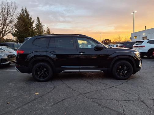 deep black pearl 2026 Volkswagen Atlas 2.0T Peak Edition