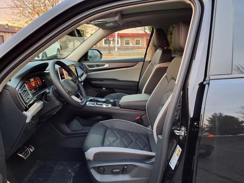deep black pearl 2026 Volkswagen Atlas 2.0T Peak Edition