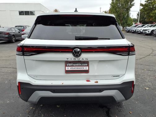 2025 Volkswagen Tiguan 2.0T SE 4MOTION