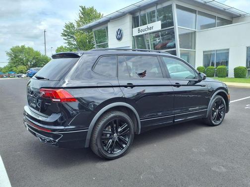 Deep Black Pearl 2022 Volkswagen Tiguan 2.0T SE R-Line Black 4MOTION