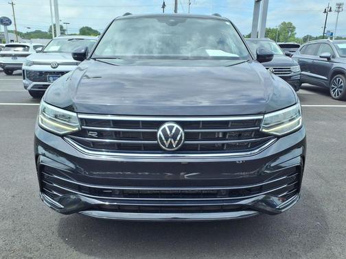 Deep Black Pearl 2022 Volkswagen Tiguan 2.0T SE R-Line Black 4MOTION