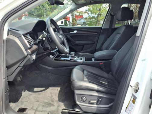 Ibis White 2021 Audi Q5 45 Premium Plus