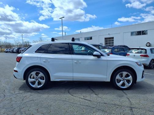 Ibis White 2021 Audi Q5 45 Premium Plus