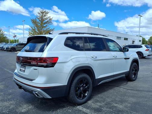 Opal White Pearl 2026 Volkswagen Atlas Peak Edition