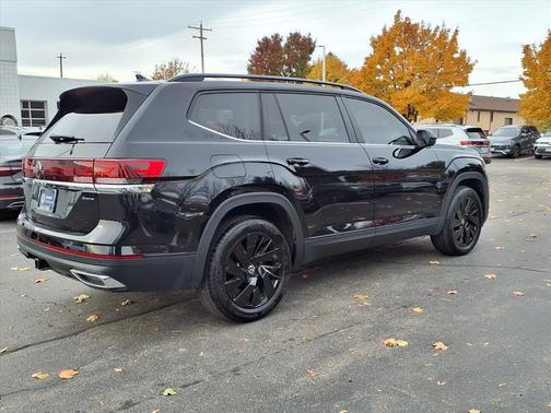 2025 Volkswagen Atlas 2.0T SE w/Technology 4MOTION