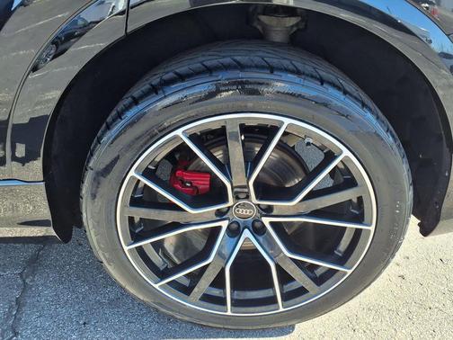 2023 Audi Q8 55 Premium Plus