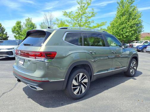 avocado green pearl 2026 Volkswagen Atlas 2.0T SEL