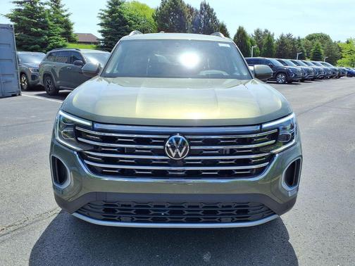 avocado green pearl 2026 Volkswagen Atlas 2.0T SEL