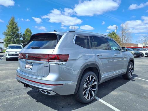 Pyrite Silver Metallic 2026 Volkswagen Tiguan 2.0T SE 4MOTION