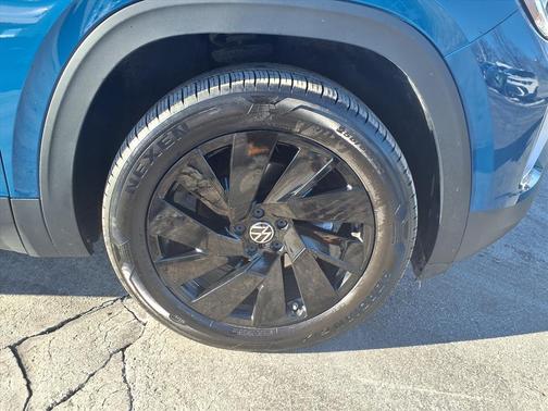 2025 Volkswagen Atlas 2.0T SE w/Technology 4MOTION