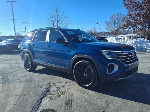 2025 Volkswagen Atlas 2.0T SE w/Technology 4MOTION